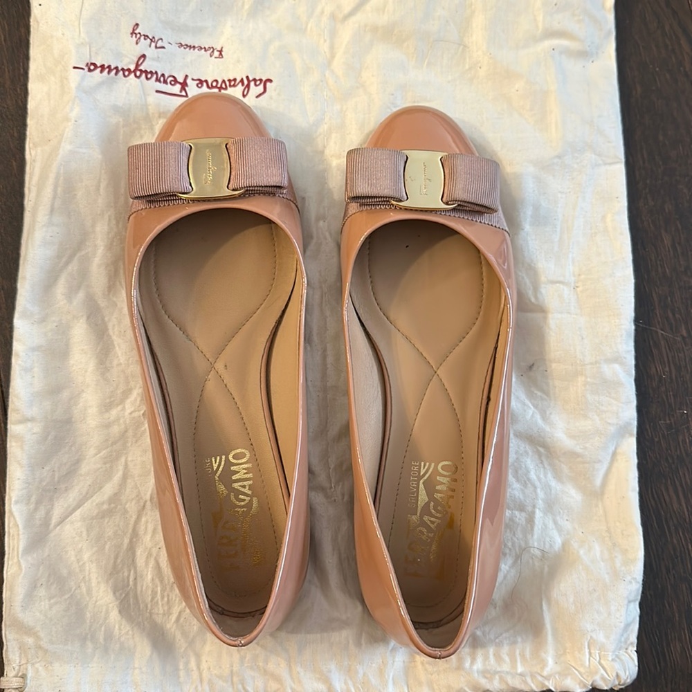 Salvatore Ferragamo Varina Bow Ballet Flats - beige/pink 6.5B